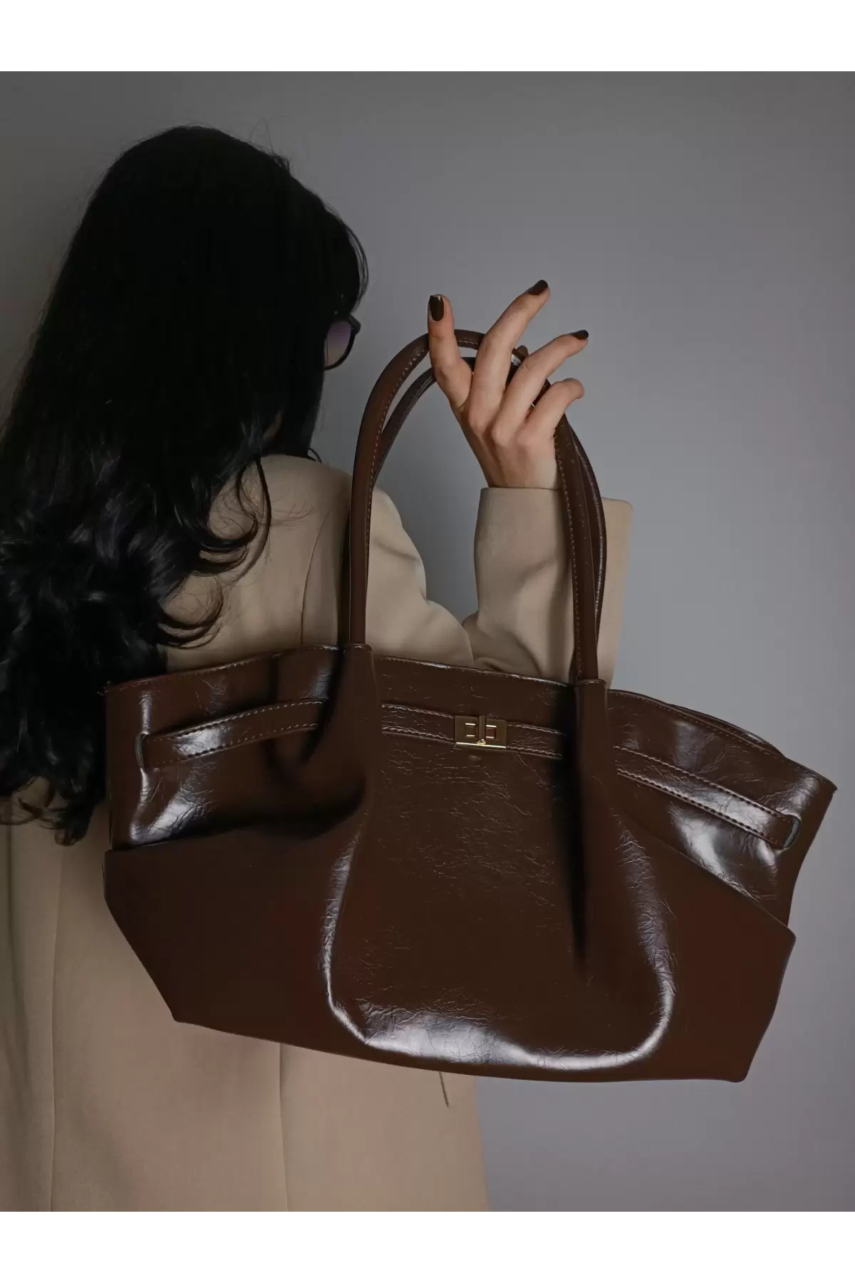 Celina Kahve Kırışık Deri Kilit Detay Büyük Boy Kadın Omuz Çantası
