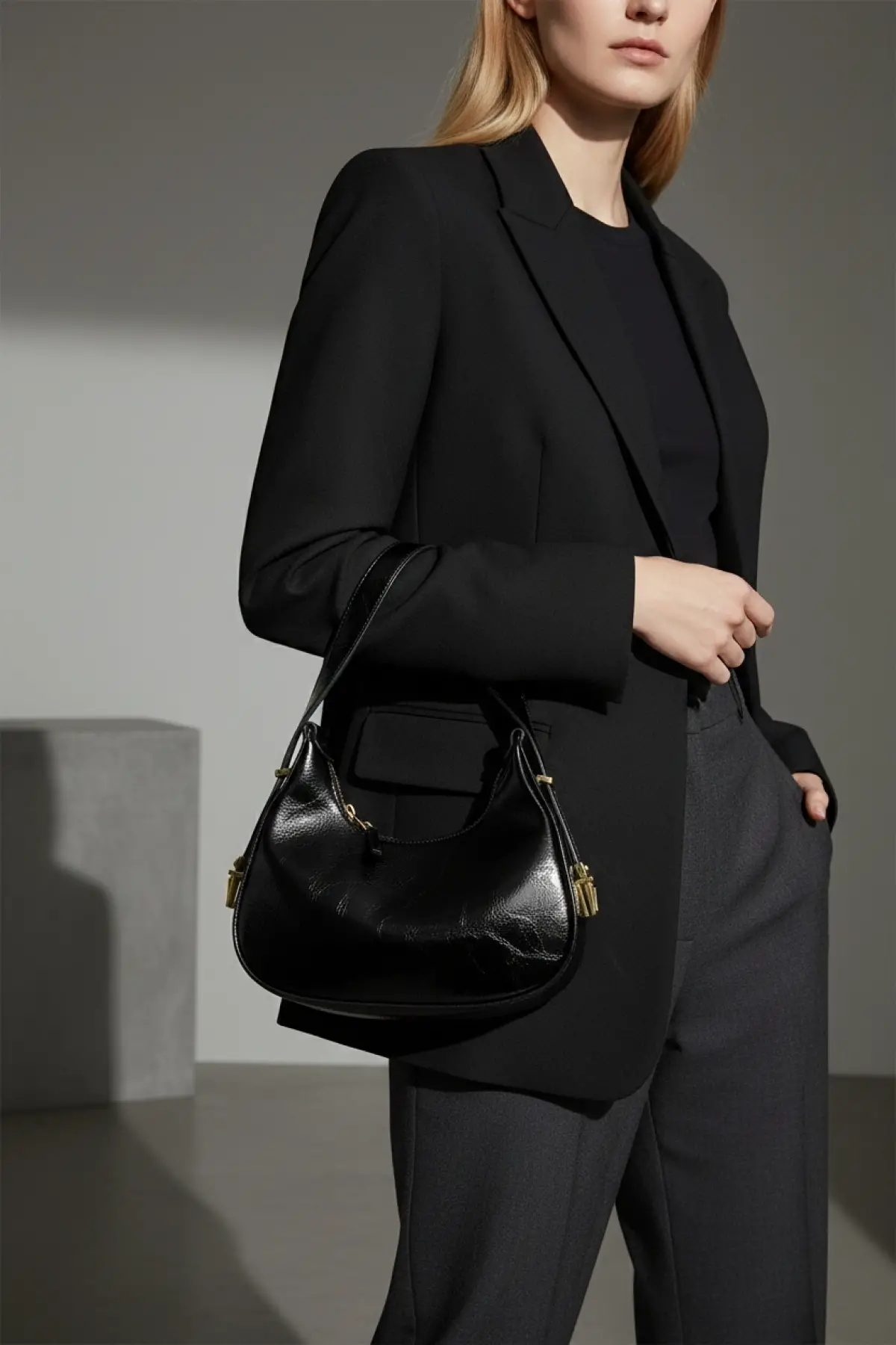 Davina Siyah Mat Rugan Kilit Askılı Baget Kadın Omuz Çantası