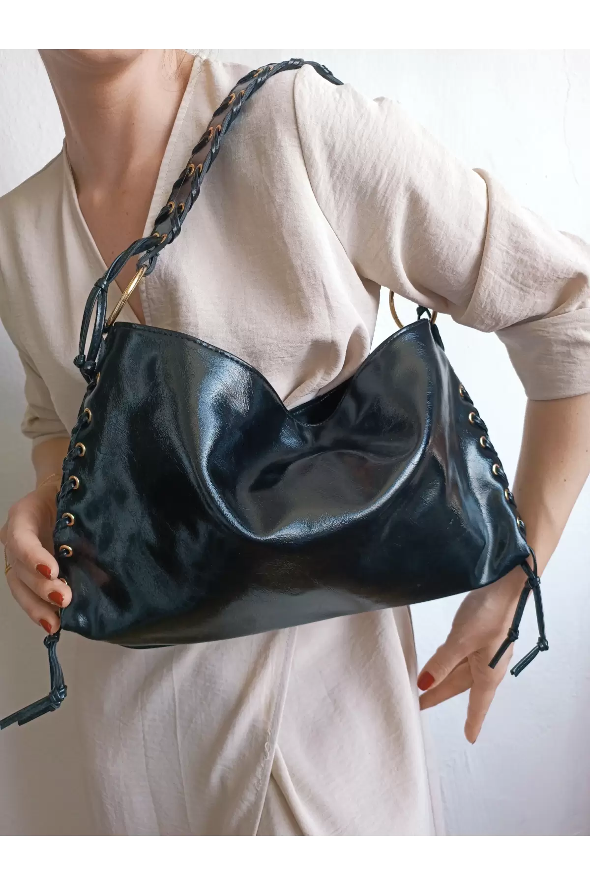 Iconic Black Wrinkled Rope Detailed Baguette Womens Shoulder Bag