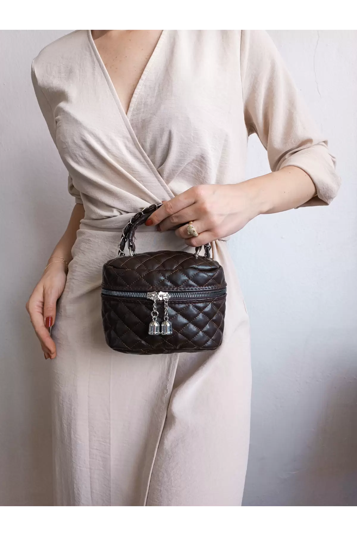 Leslie Bitter Brown Womens Box Shoulder Bag