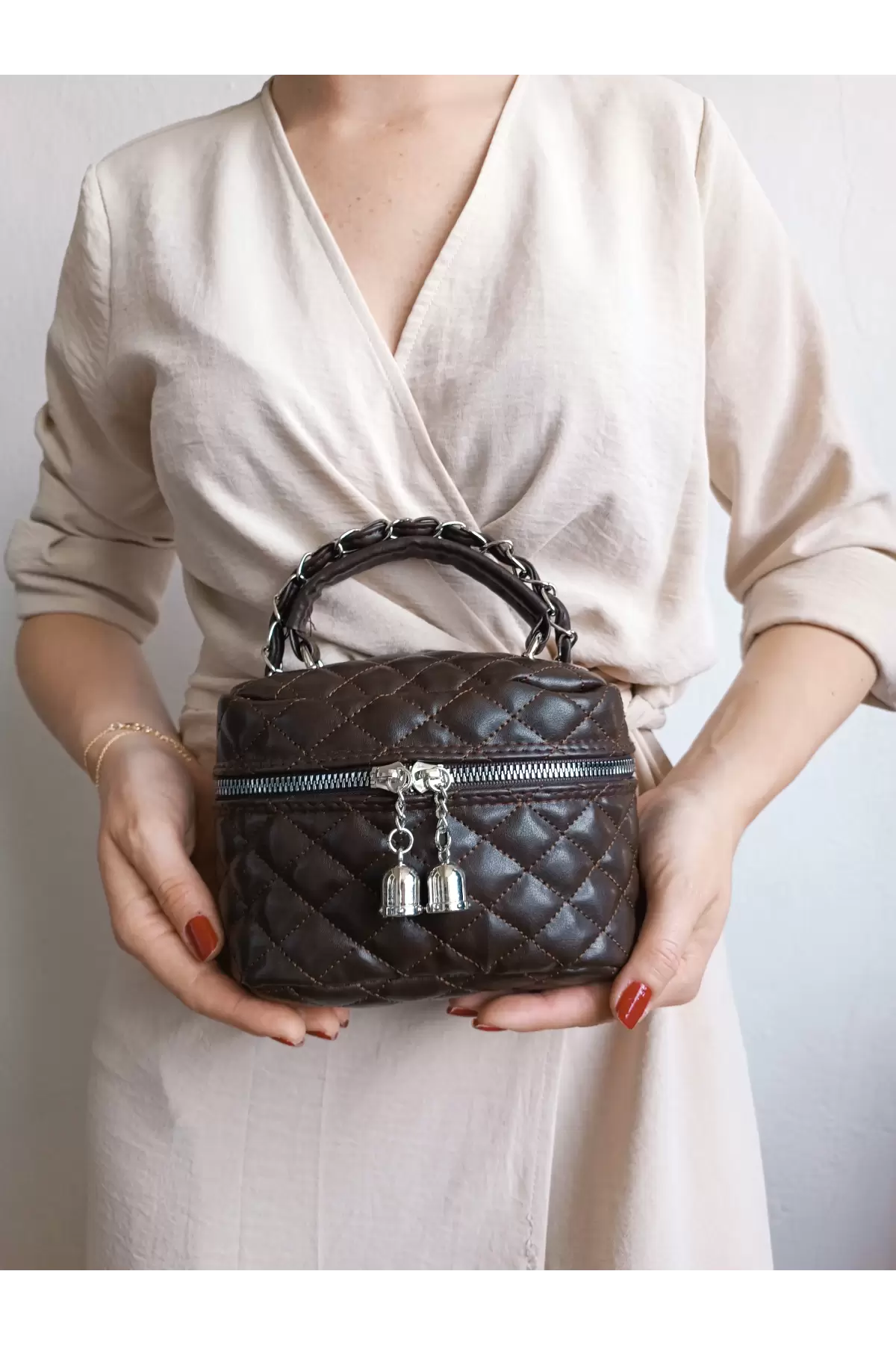 Leslie Bitter Brown Womens Box Shoulder Bag
