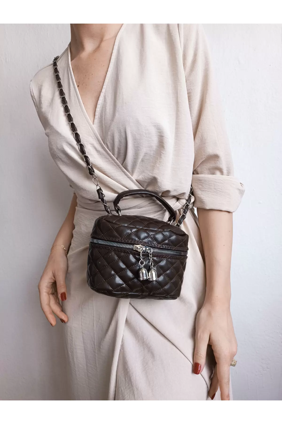 Leslie Bitter Brown Womens Box Shoulder Bag