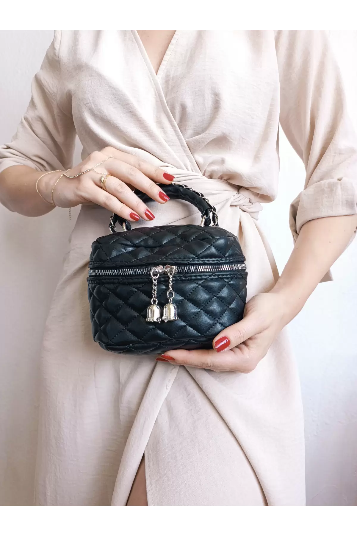 Leslie Black Quilted Pattern Womens Box Crossbody Bag