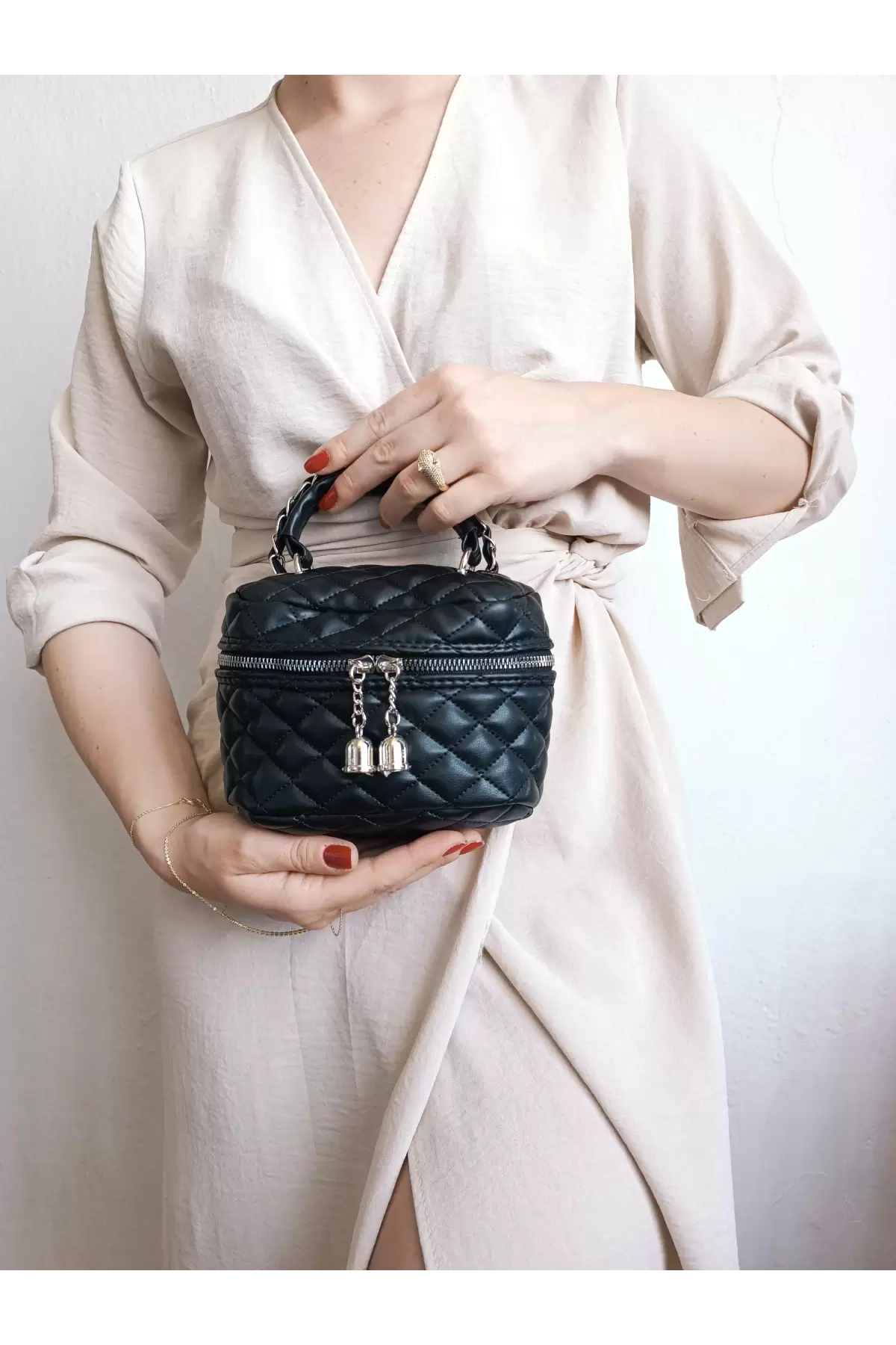 Leslie Black Quilted Pattern Womens Box Crossbody Bag