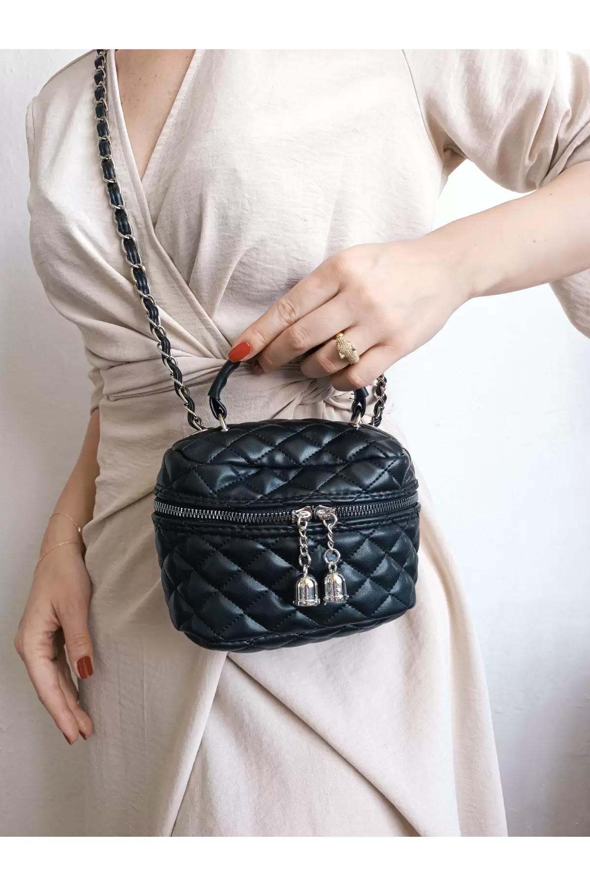 Leslie Black Quilted Pattern Womens Box Crossbody Bag