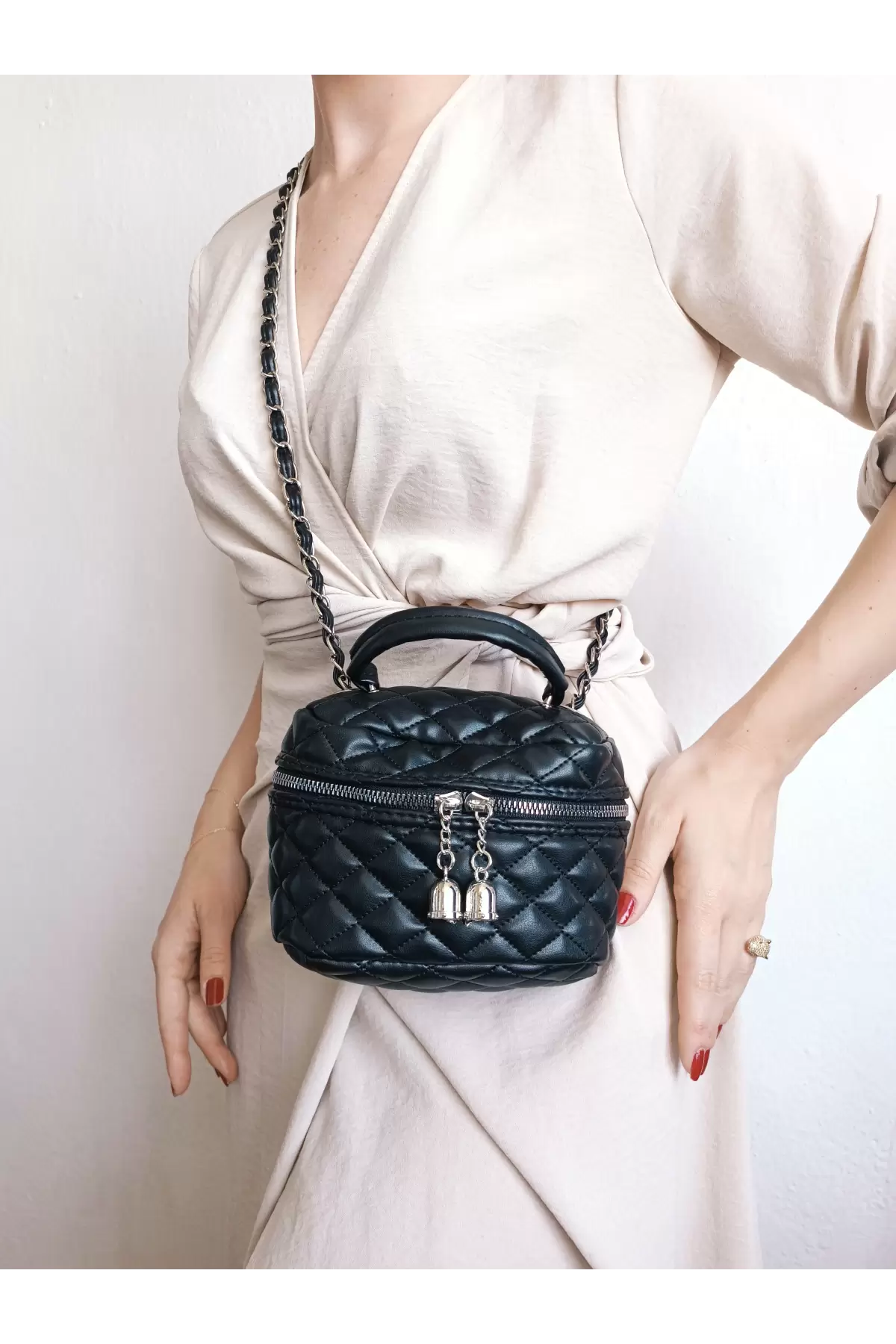 Leslie Black Quilted Pattern Womens Box Crossbody Bag