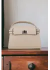 Arte Mini Önden Kilit Kapamalı Ayarlanabilir Askılı Bej Cilt Trend Kadın El Ve Omuz Çantası