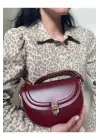Jessie Bordo Kilit Kapama Kabartmalı Ayarlanabilir Askılı Kadın Omuz Çantası