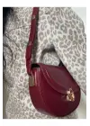 Jessie Bordo Kilit Kapama Kabartmalı Ayarlanabilir Askılı Kadın Omuz Çantası