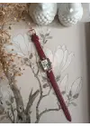 Lavinya Premium Su Geçirmez Bordo Kroko Deri Kordonlu Gold Taşlı Kasa Beyaz Kadran Romen Rakamlı Vintage Kadın Kol Saati