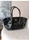 Celina Siyah Kırışık Deri Kilit Detay Büyük Boy Kadın Omuz Çantası