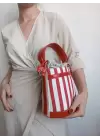 Margaret Kırmızı Çizgili Büzgü Kapamalı Çift Askılı Kova Model Kadın El Ve Omuz Çantası