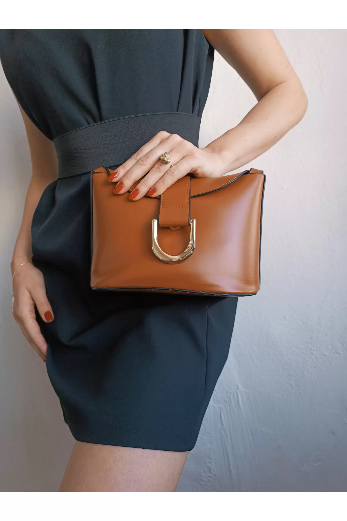Amy Box Form Womens Shoulder Bag with Taba Binding Buckle Accessories