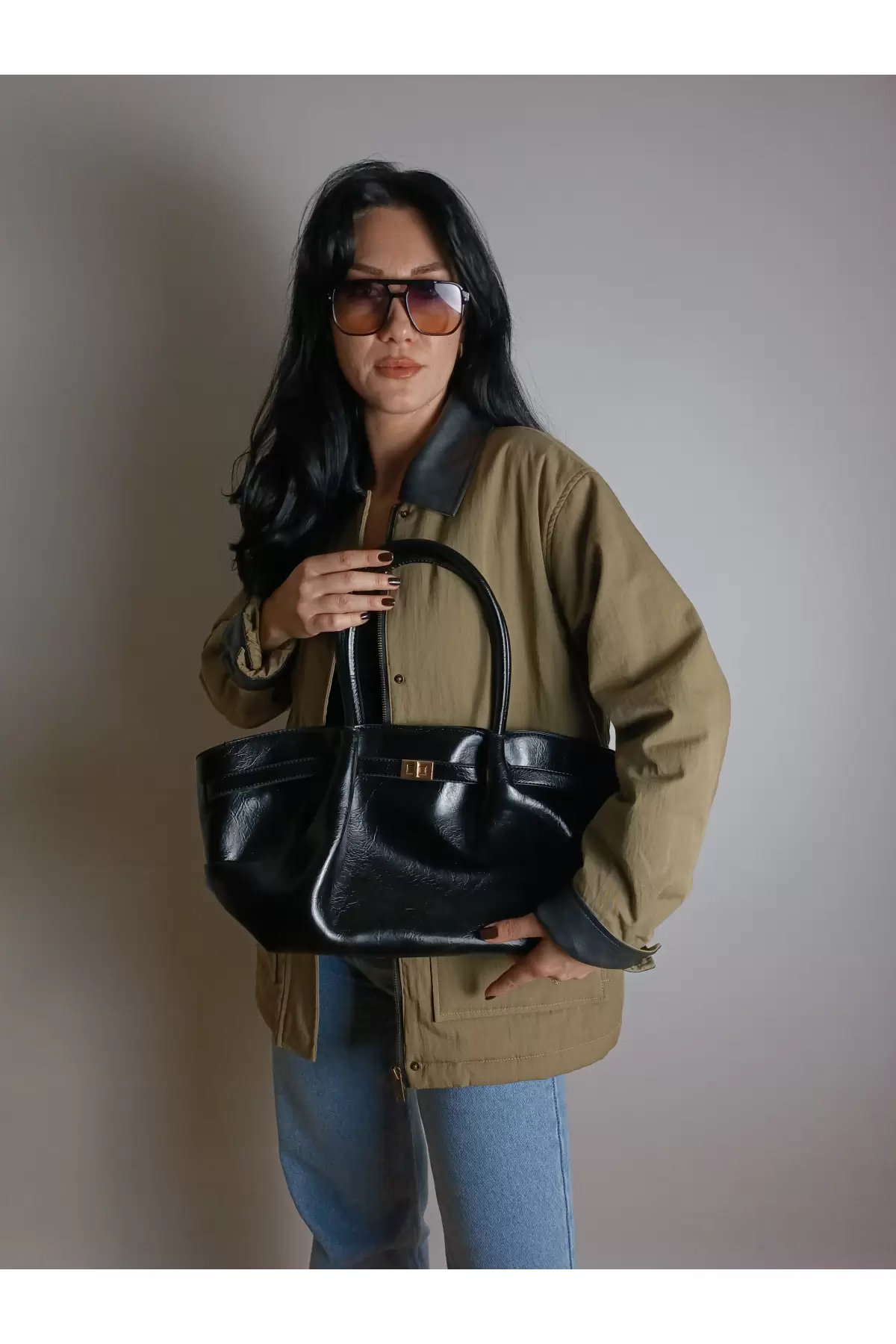Celina Siyah Kırışık Deri Kilit Detay Büyük Boy Kadın Omuz Çantası