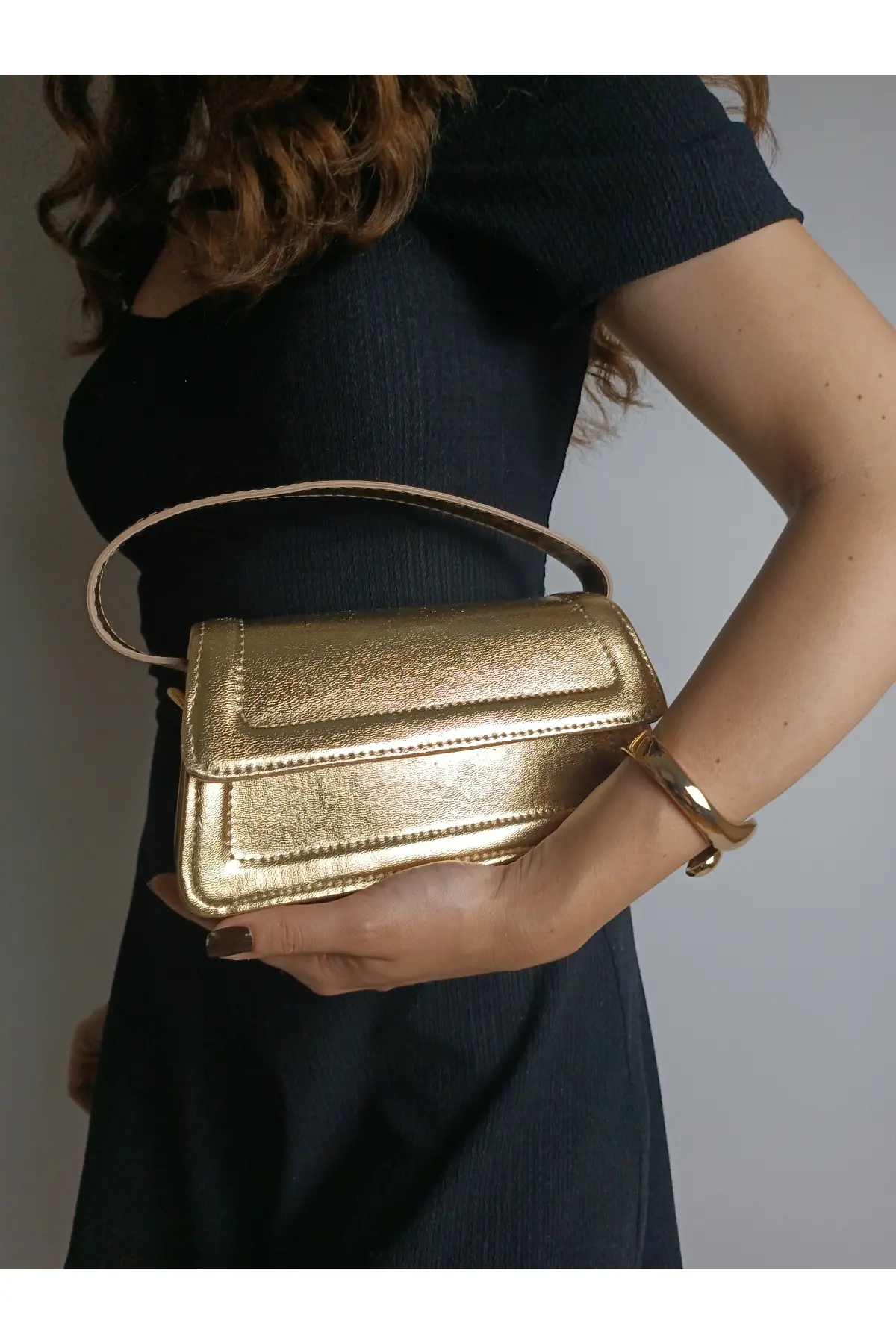 Kate Gold Kapaklı Çapraz Askılı Kadın Omuz Çantası