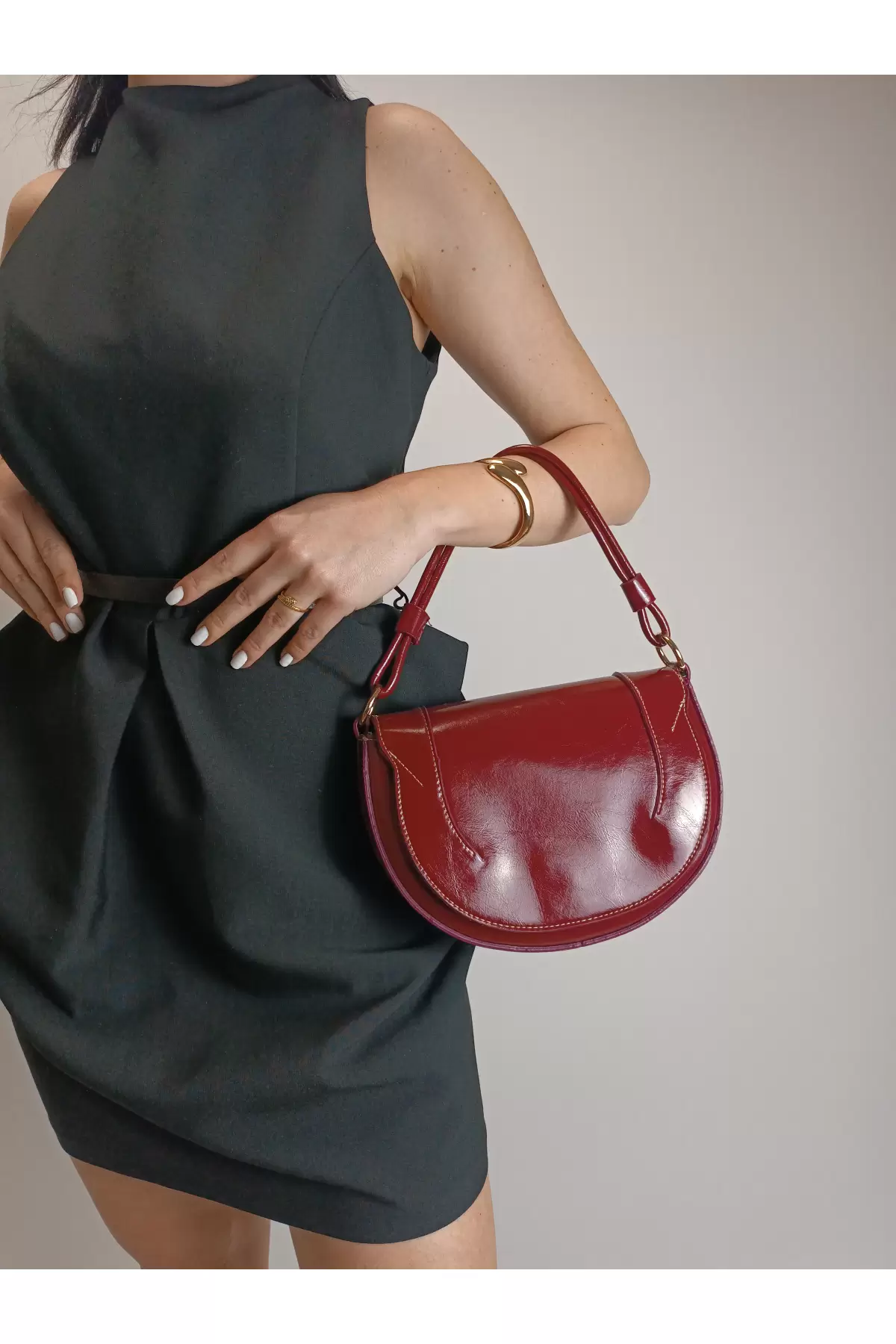 Medusa Claret Red Wrinkled Skin Contrast Stitched Column Strap Womens Shoulder Bag