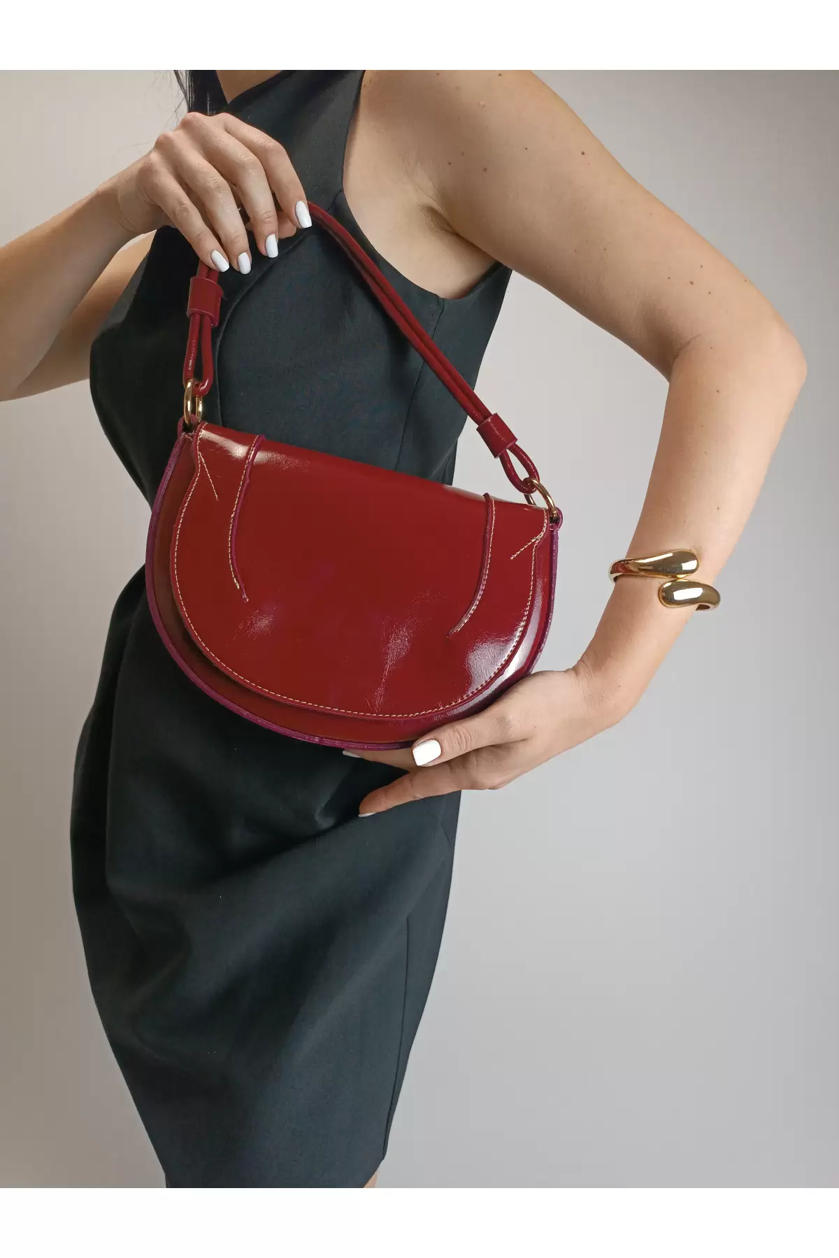 Medusa Bordo Kırışık Cilt Kontrast Dikişli Kolon Askılı Kadın Omuz Çantası