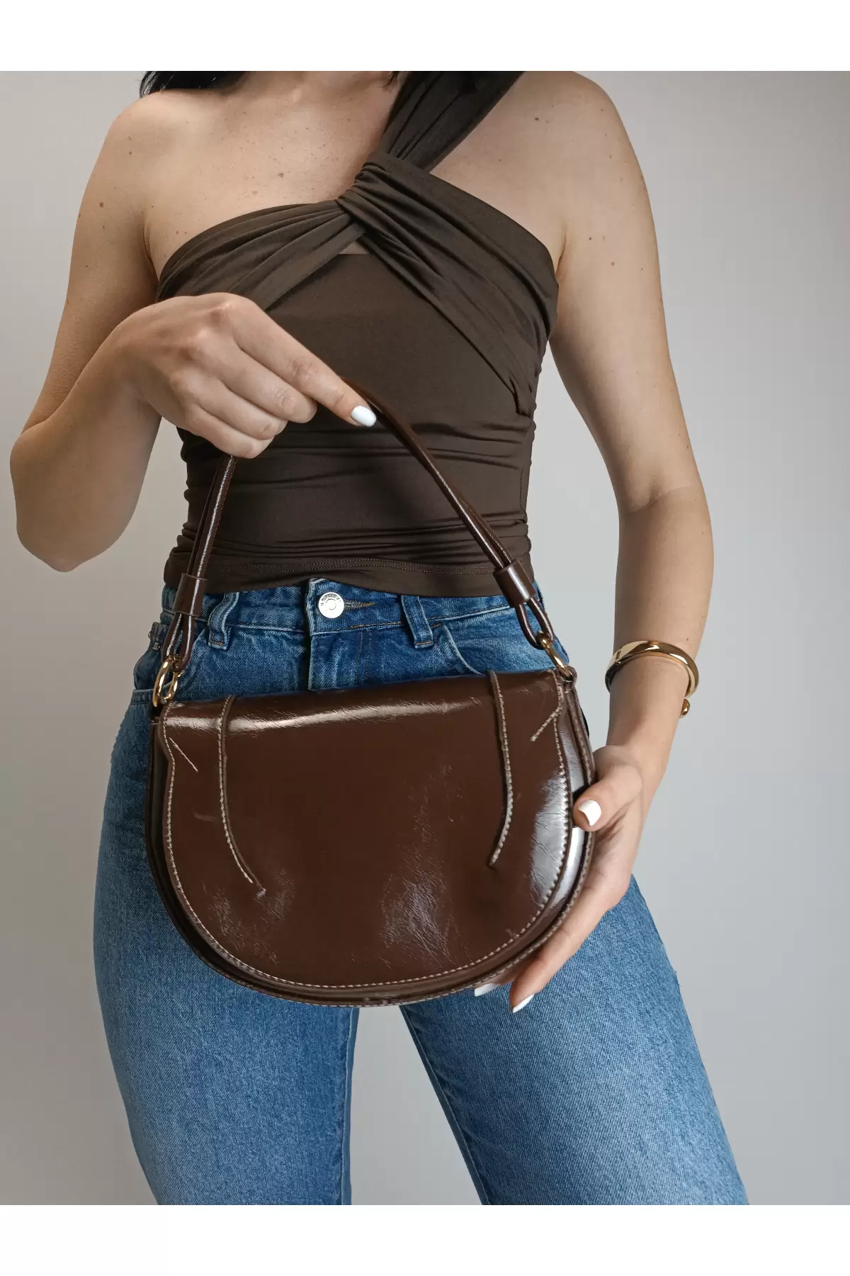Medusa Kahve Kırışık Cilt Kontrast Dikişli Kolon Askılı Kadın Omuz Çantası