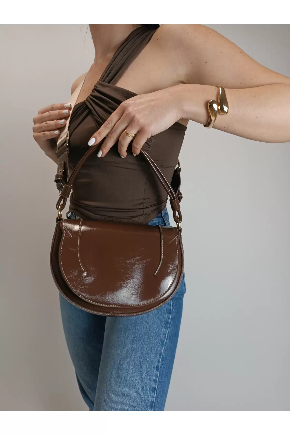 Medusa Brown Wrinkled Skin Contrast Stitched Column Strap Womens Shoulder Bag