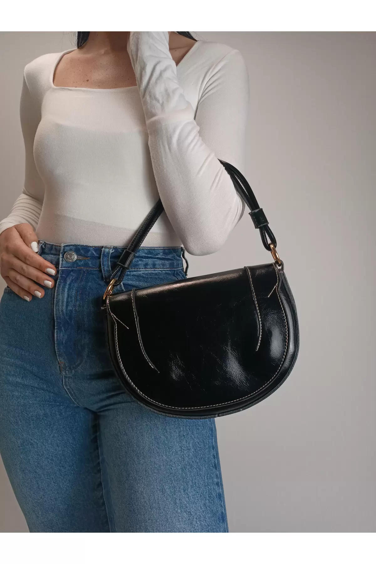 Medusa Siyah Kırışık Cilt Kontrast Dikişli Kolon Askılı Kadın Omuz Çantası