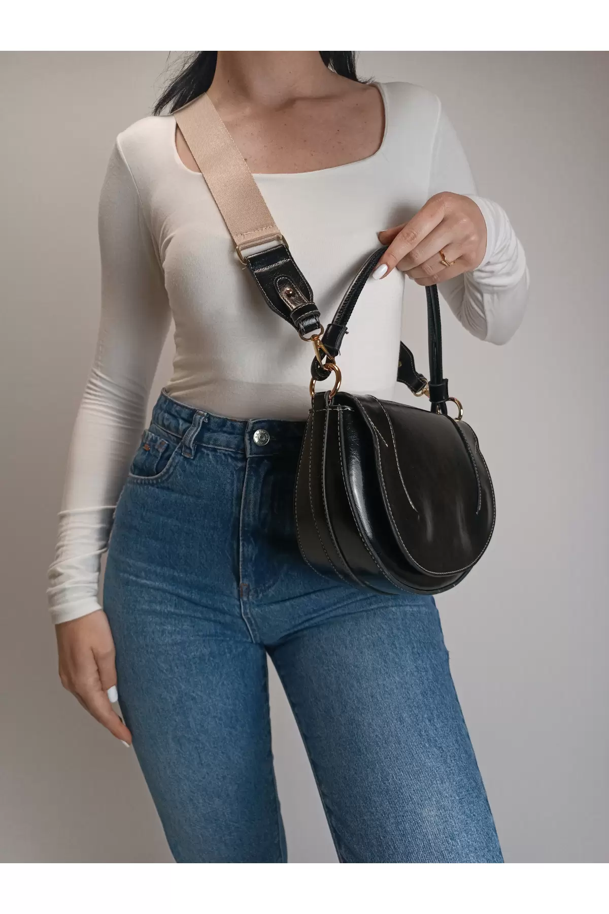 Medusa Siyah Kırışık Cilt Kontrast Dikişli Kolon Askılı Kadın Omuz Çantası