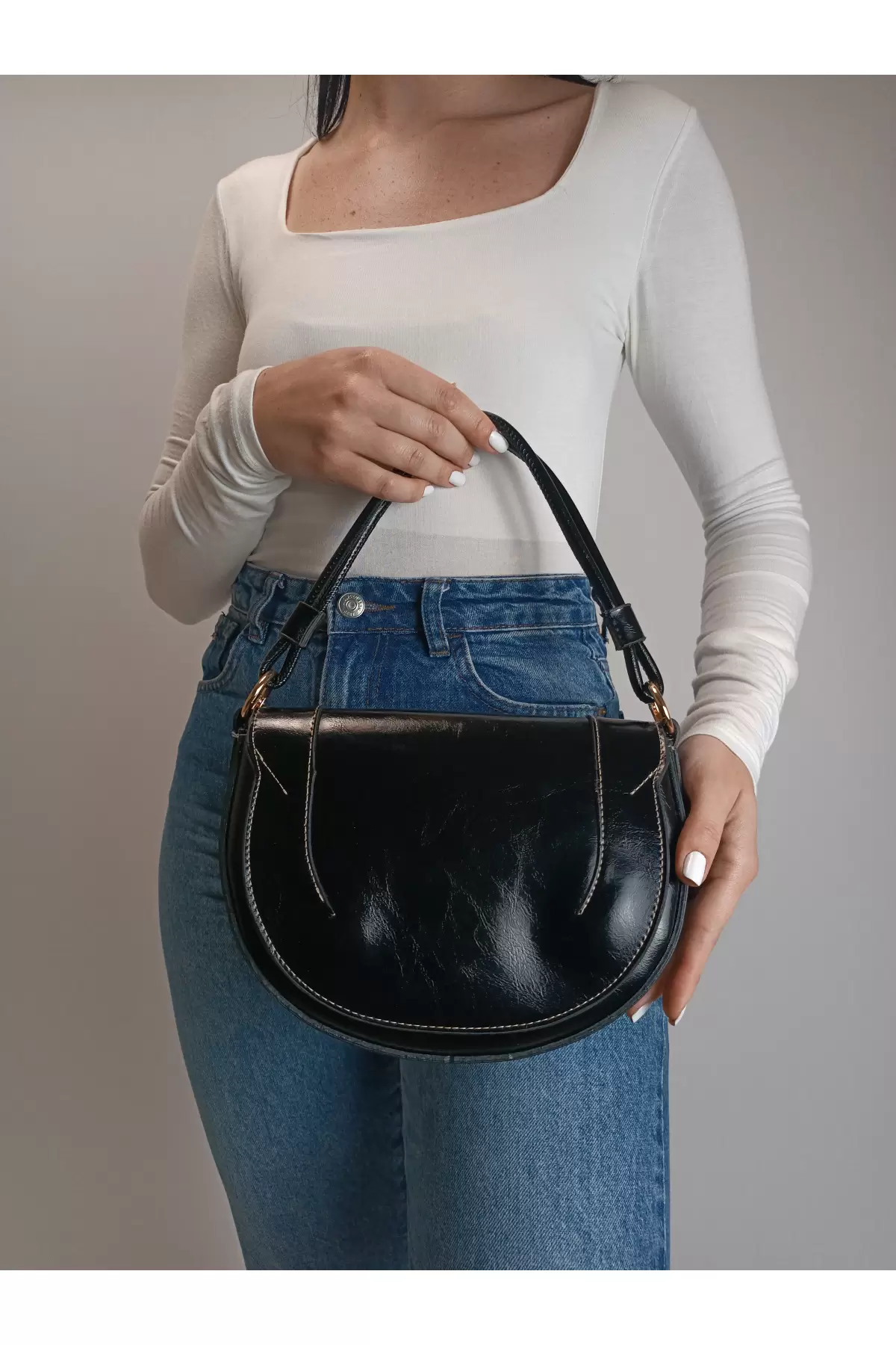 Medusa Siyah Kırışık Cilt Kontrast Dikişli Kolon Askılı Kadın Omuz Çantası