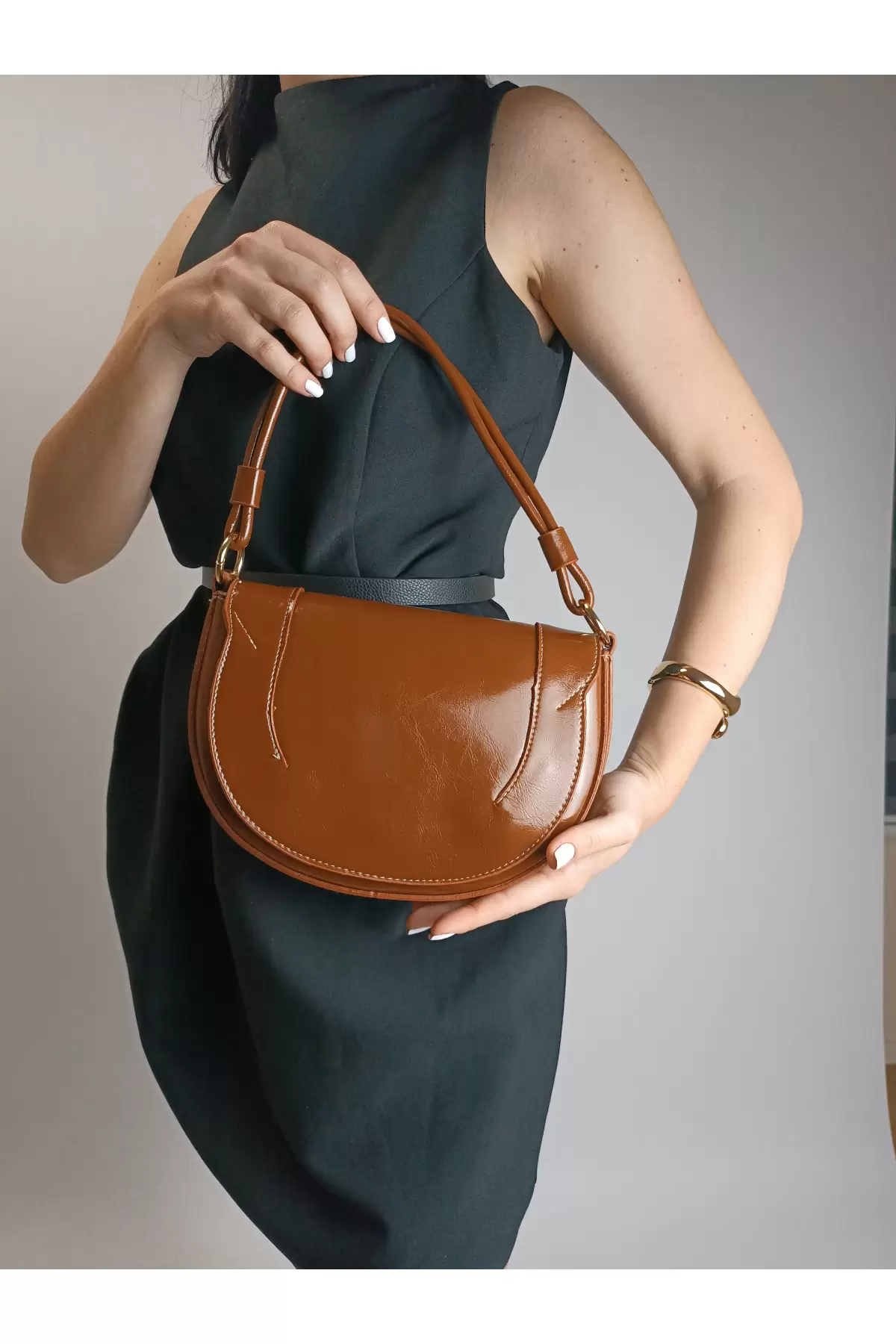 Medusa Taba Kırışık Cilt Kontrast Dikişli Kolon Askılı Kadın Omuz Çantası