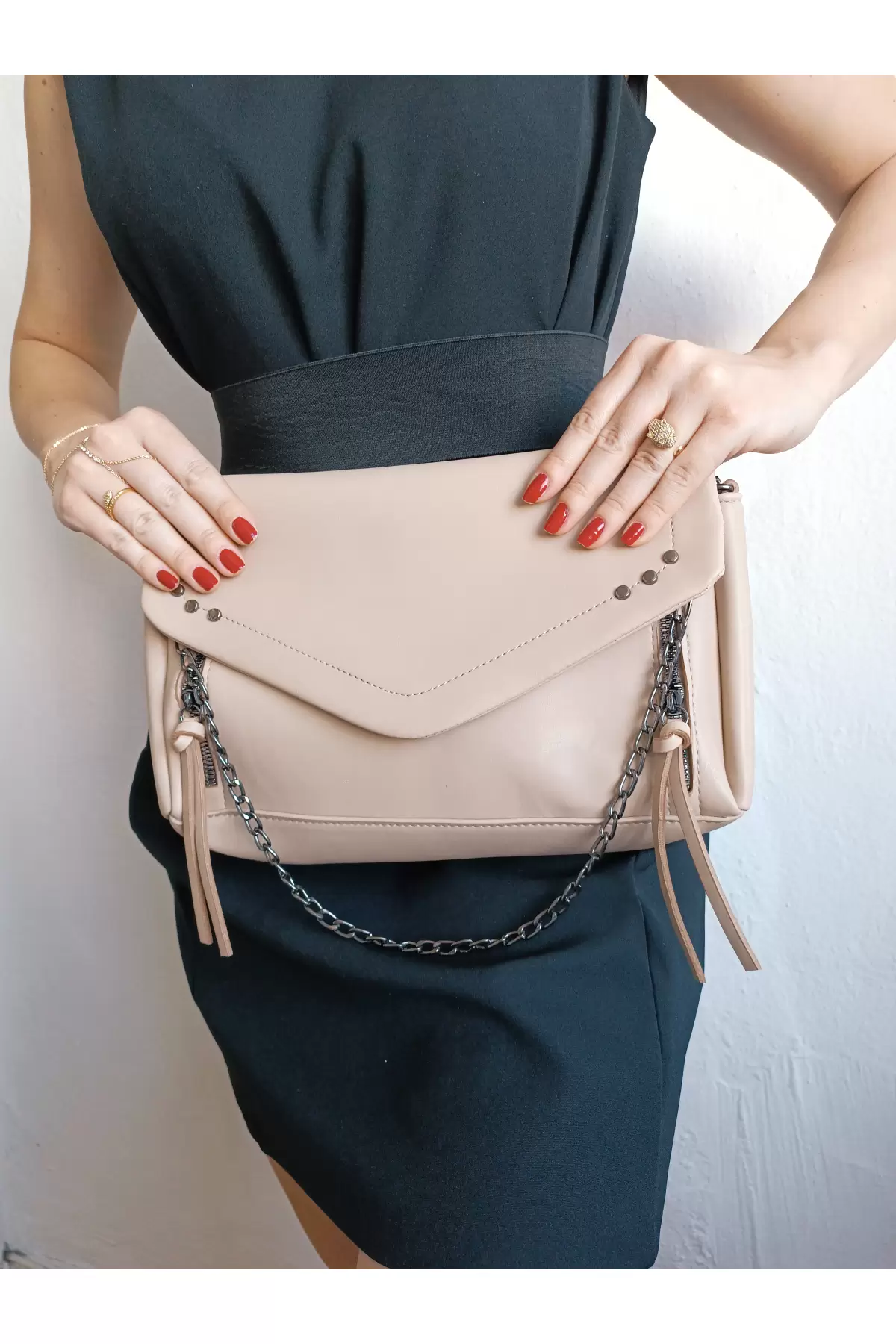 Mirena Cream Womens Shoulder Bag with Chain Accessories