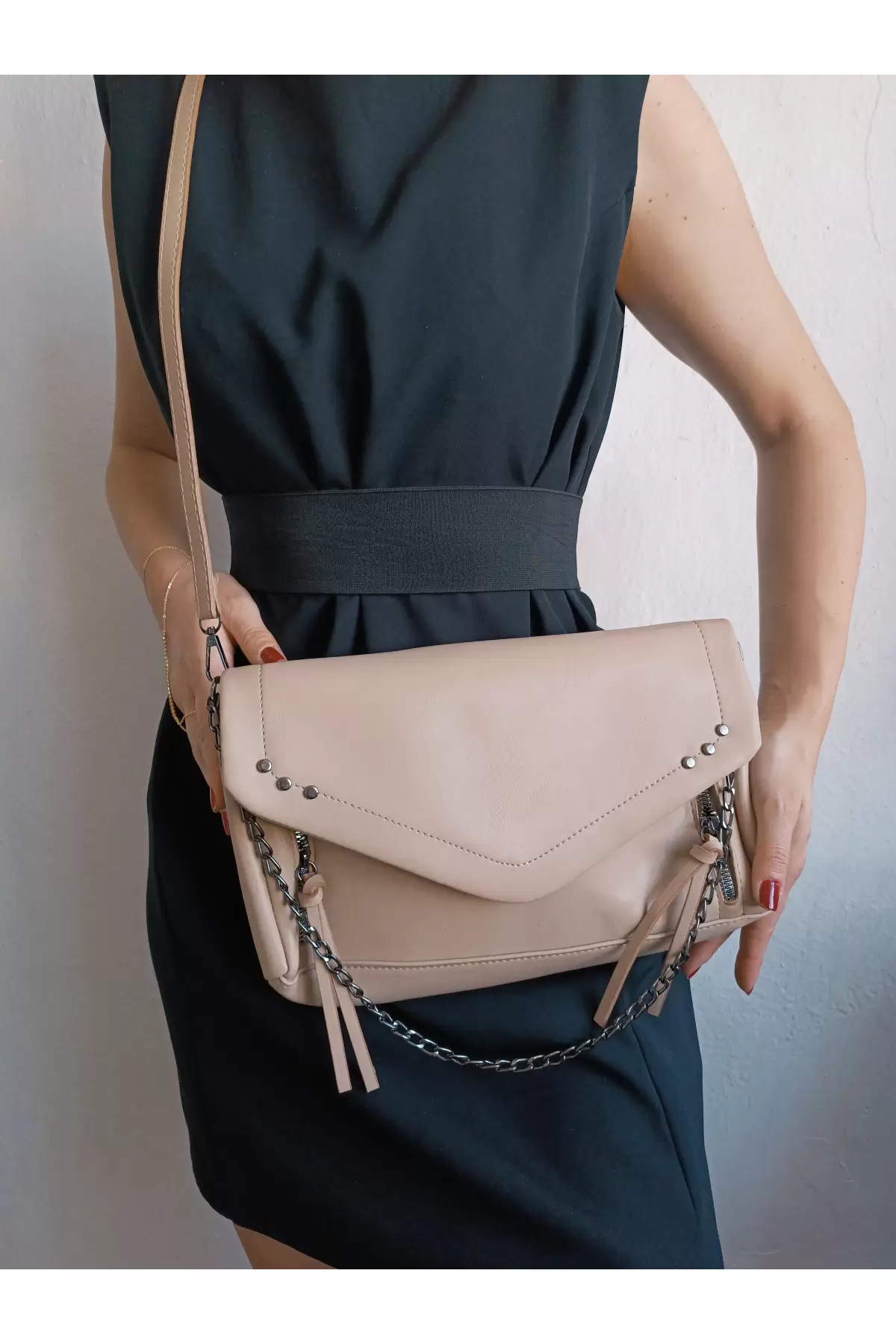 Mirena Cream Womens Shoulder Bag with Chain Accessories