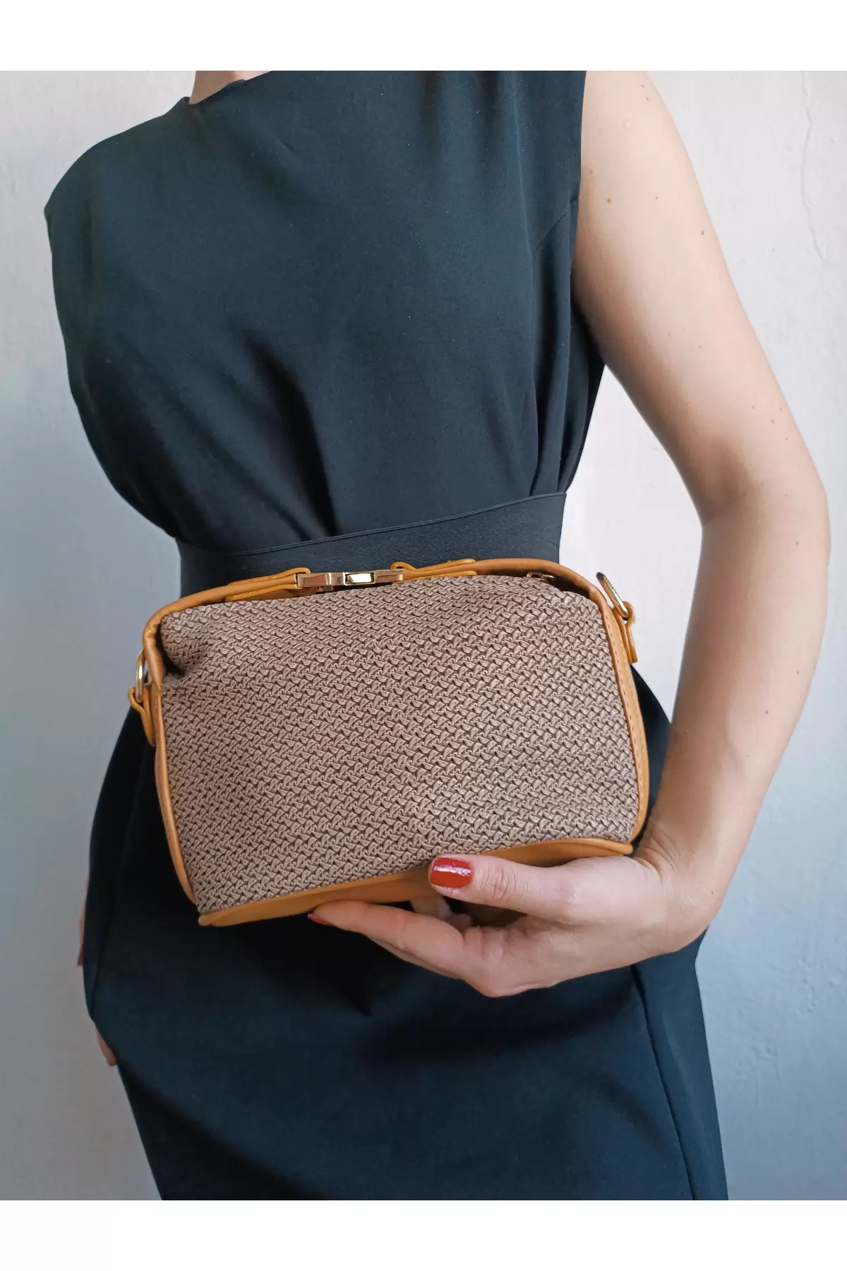 Toile Dark Mink-tan Straw Patterned Lock Handle Womens Handbag and Shoulder Bag
