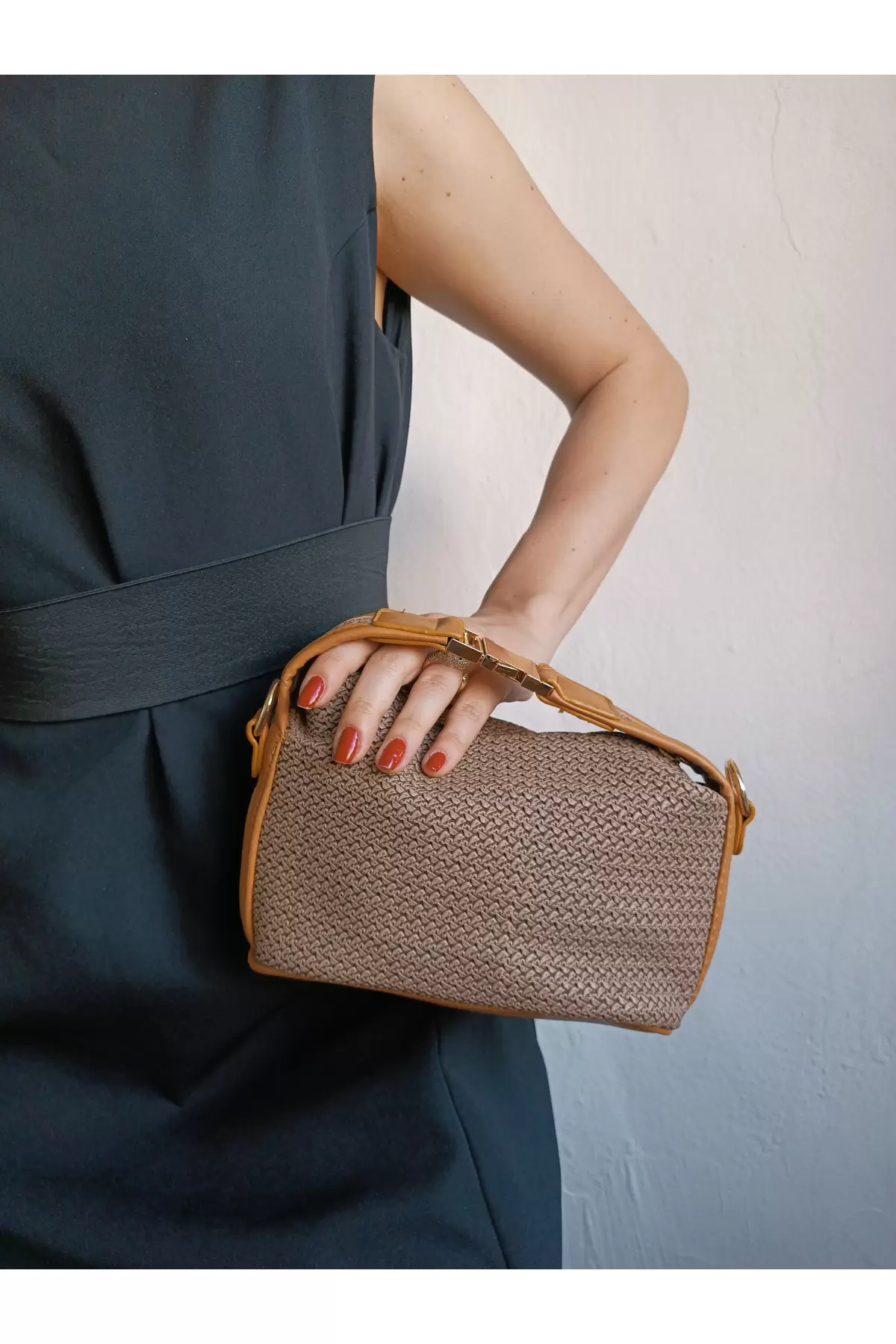 Toile Dark Mink-tan Straw Patterned Lock Handle Womens Handbag and Shoulder Bag