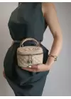 Leslie Vizon Kapitone Desen Kadın Kutu Crossbody Bag
