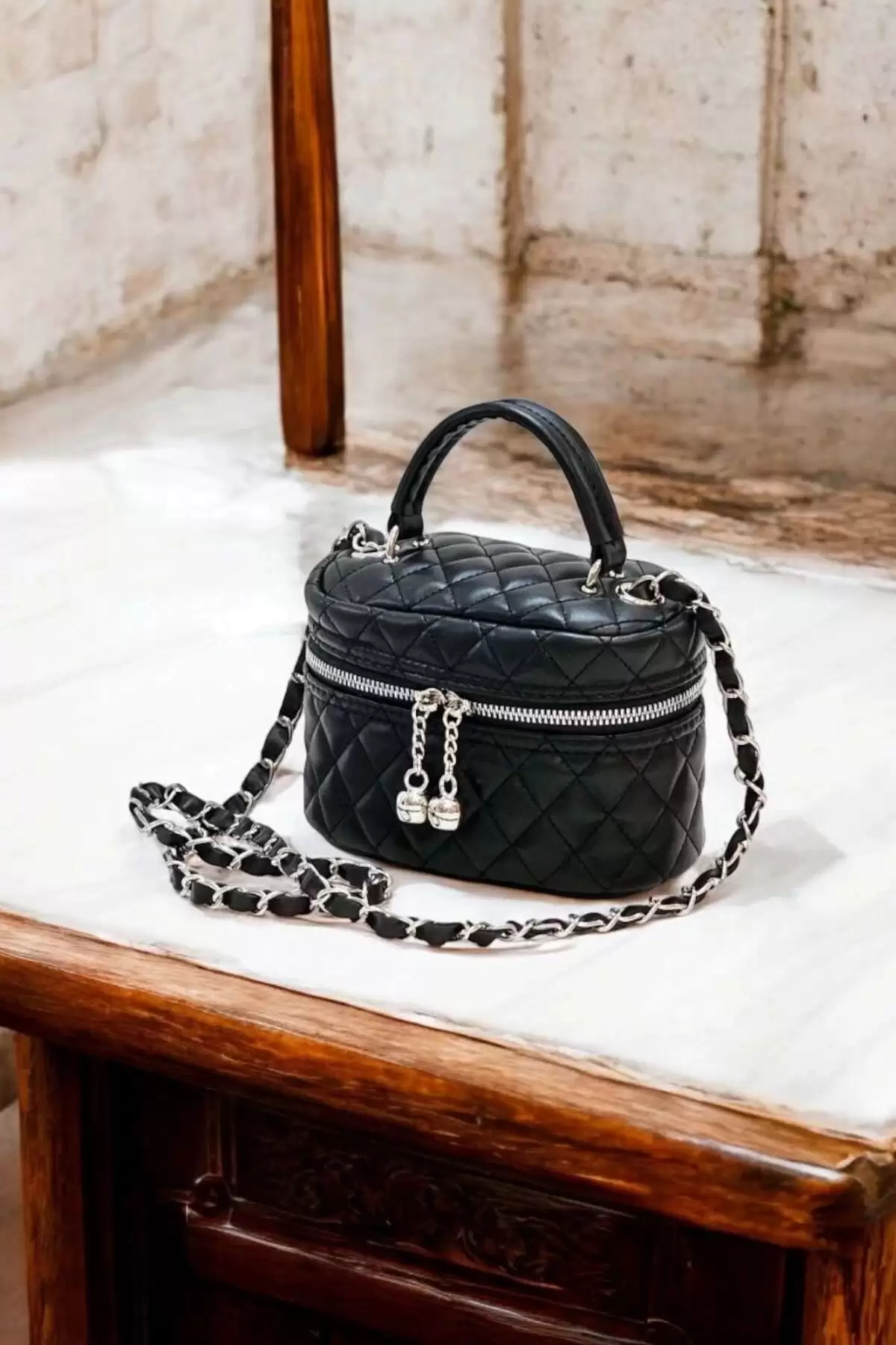 Leslie Siyah Kapitone Desen Kadın Kutu Crossbody Bag