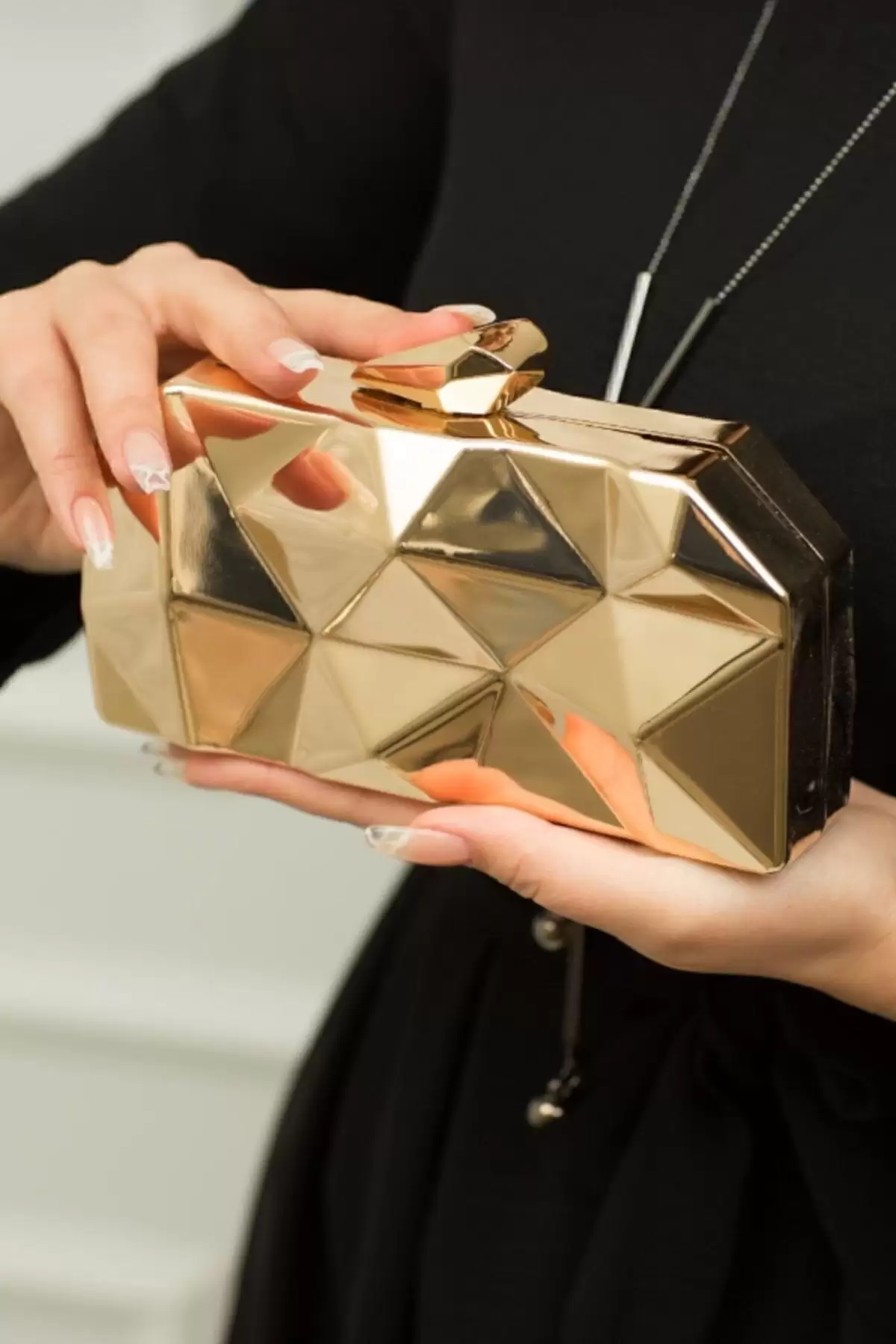 Aurelia Gold Zincir Askılı Clutch Abiye Portföy Çanta