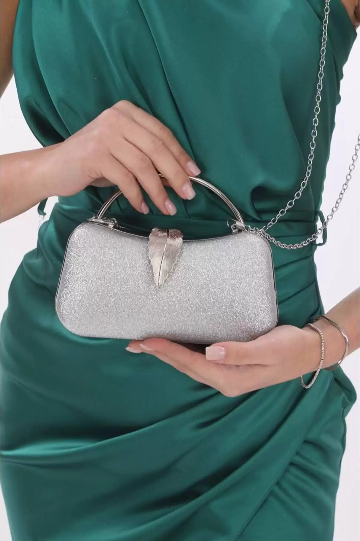 Zaira Gümüş Simli Yaprak Kapamalı Clutch Abiye Portföy Çanta