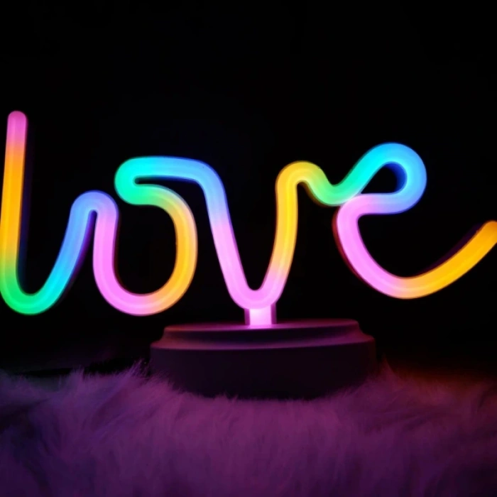 Neon Işıklı Love Yazılı Masa Gece Lambası