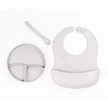 Gri 3’lü Silikon Yemek Seti – Önlük + Diş Kaşıyıcılı Kaşık + Vakumlu Tabak