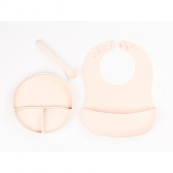 Krem Rengi 3’lü Silikon Yemek Seti – Önlük + Diş Kaşıyıcılı Kaşık + Vakumlu Tabak