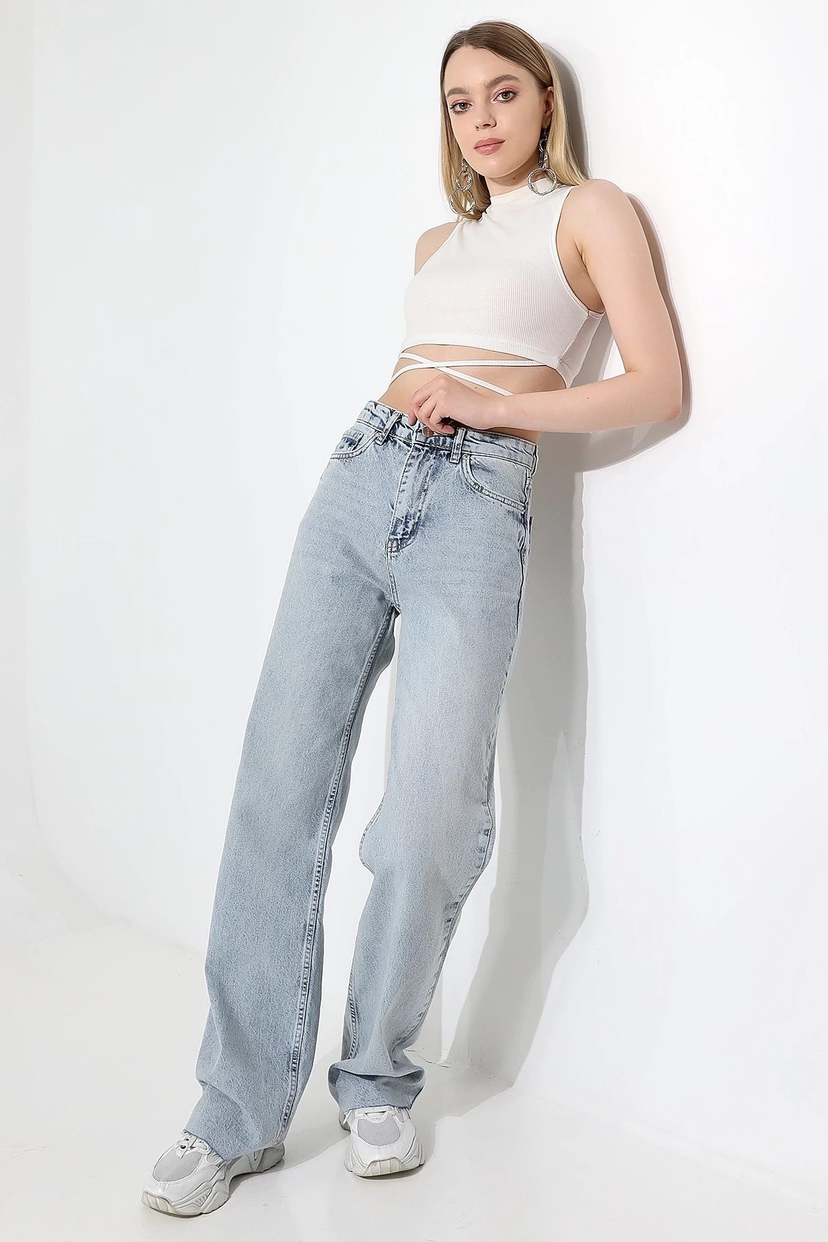 YÜKSEK BEL KESİK PAÇA BUZ MAVİSİ STRAIGHT FIT JEAN