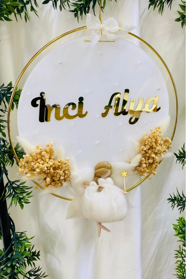 Pleksi Keçe Peri Bebek Kapı Süsü İsimlik Çemberli Makrome 30x30 cm