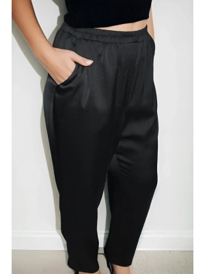 Saten Kumaştan Sigaret Model Pantolon