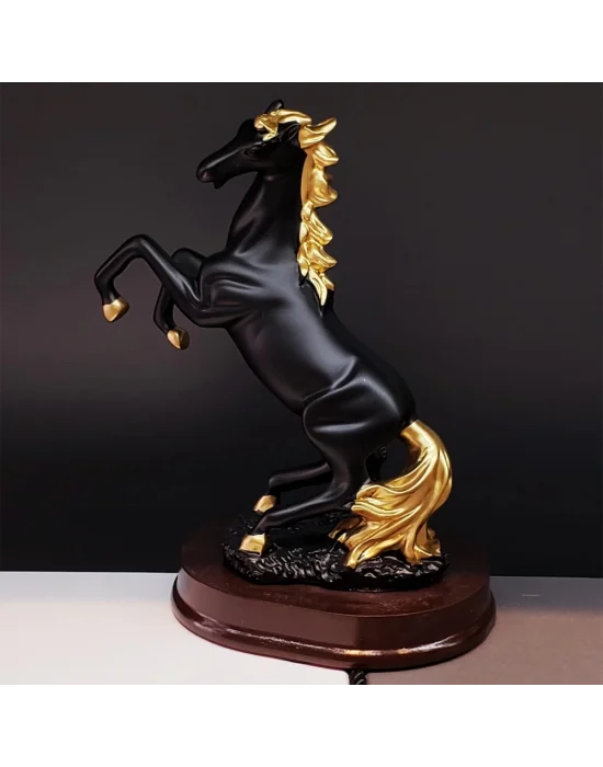 Dekoratif Şaha Kalkan At Biblo