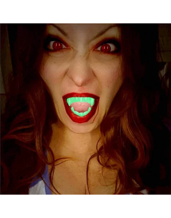 Karanlıkta Parlayan Fosforlu Çift Damak Takma Vampir Dişi