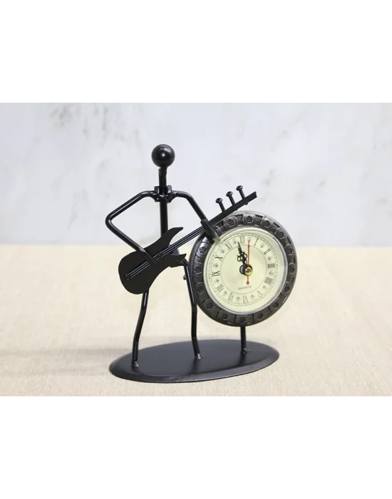 Metal Saatli Gitar Çalan Müzisyen Alk4334