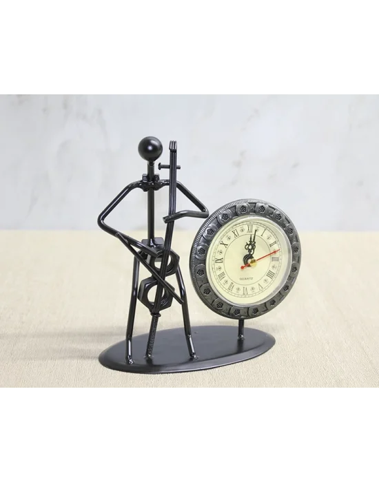 Metal Saatli Keman Çalan Müzisyen Alk4333