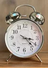 Gümüş Metal Alarmlı Masa Saati
