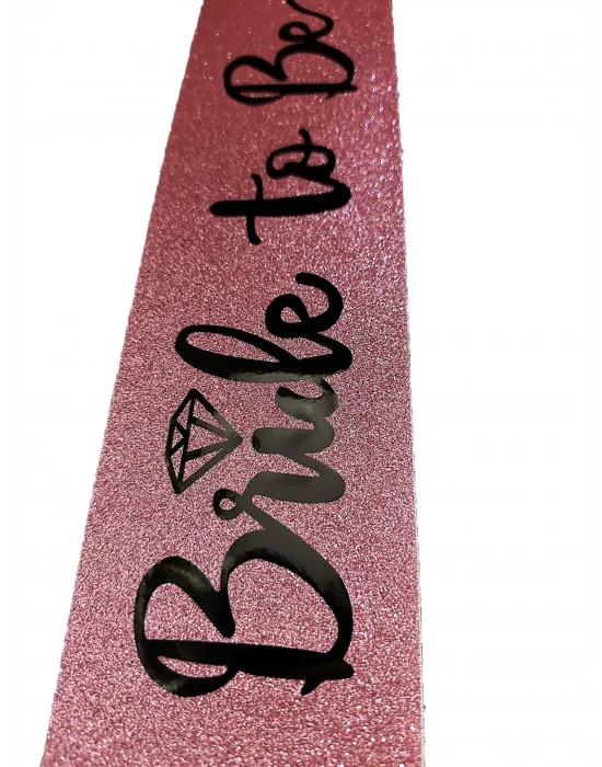 Pembe Üzeri Siyah İtalik Alyanslı Bride To Be Yazılı Simli Işıltılı Kuşak Kemer 10 Cm Genişlik