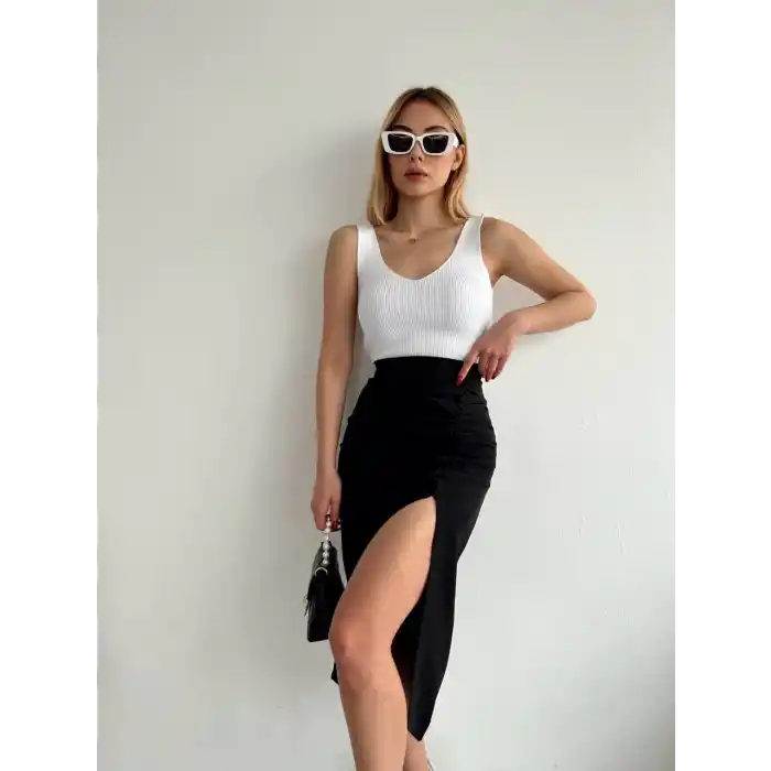 Büzgülü uzun yırtmaçlı midi boy etek siyah