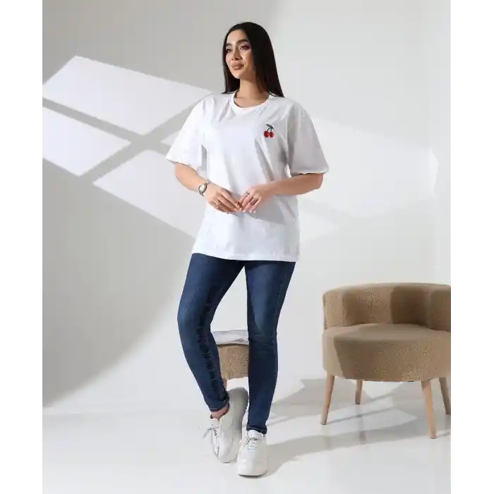 Kiraz işlemeli tişört