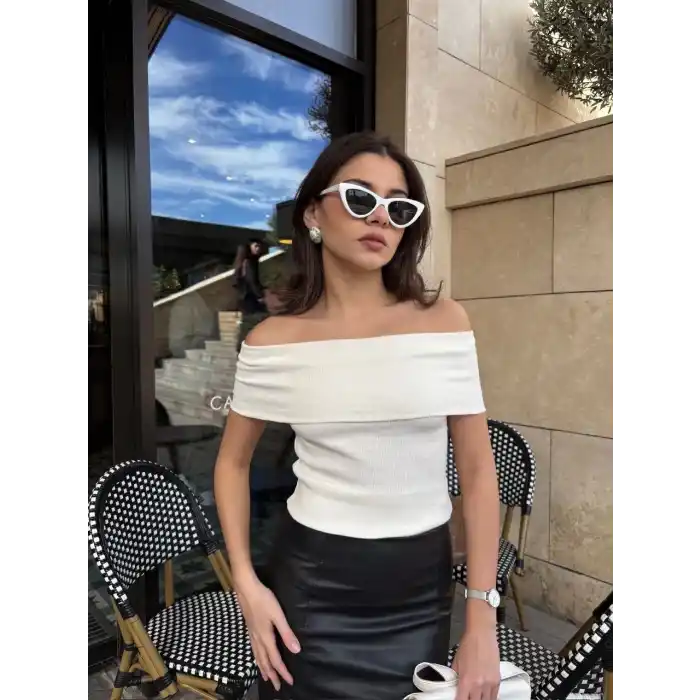 Madonna yaka sıfır kol bluz
